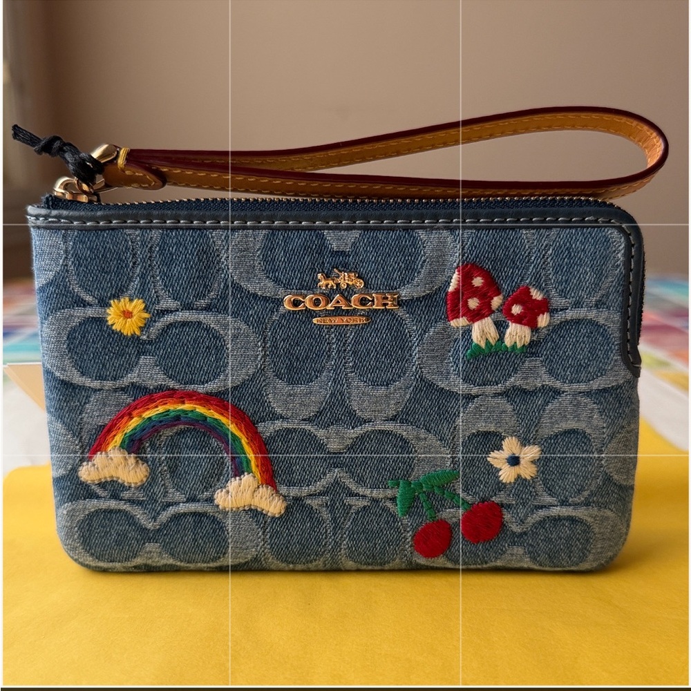 πππ COACH ZIP WRISTLET IN SIGNATURE DENIM πππ NWT πππ - Picture 4 of 16